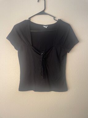 Rue21 Black Short-Sleeve Tie-Front Top